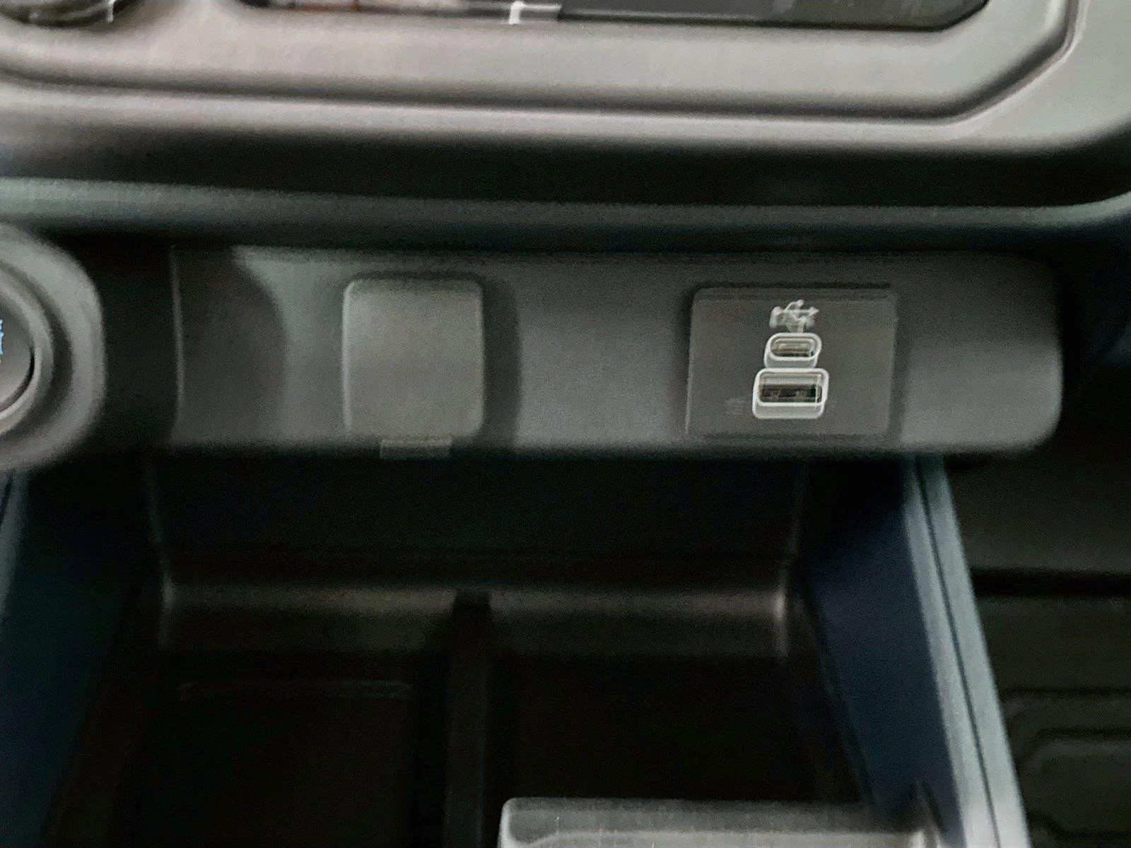 Used 2025 Shadow Black Ford Lobo image 29