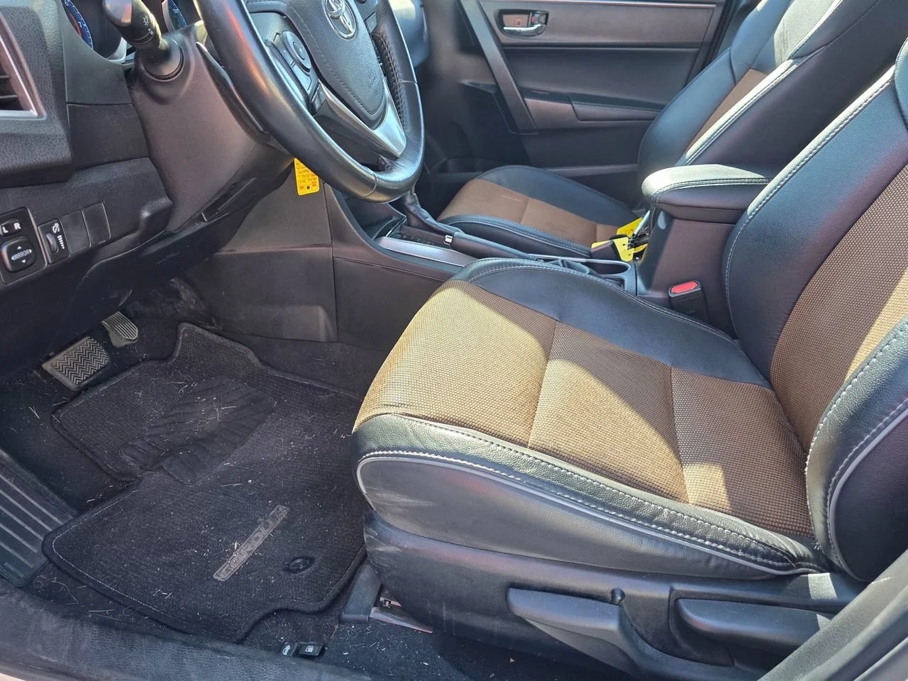 Used 2016 White Toyota L image 10