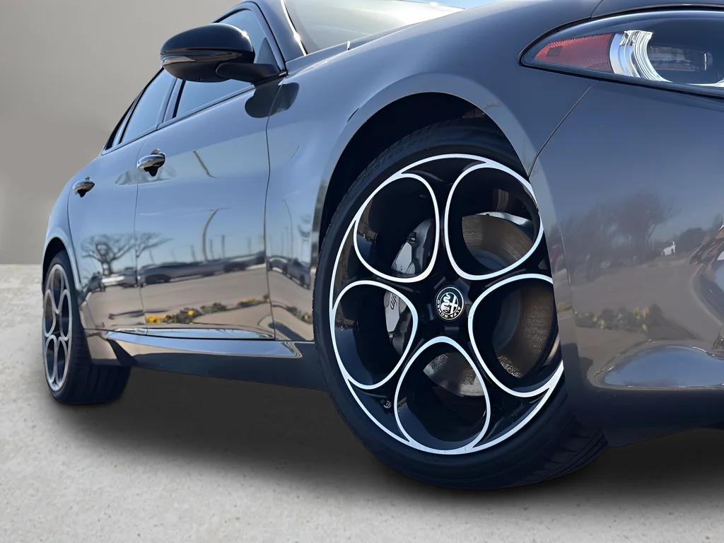 2026 Alfa Romeo Giulia Base - Photo 9
