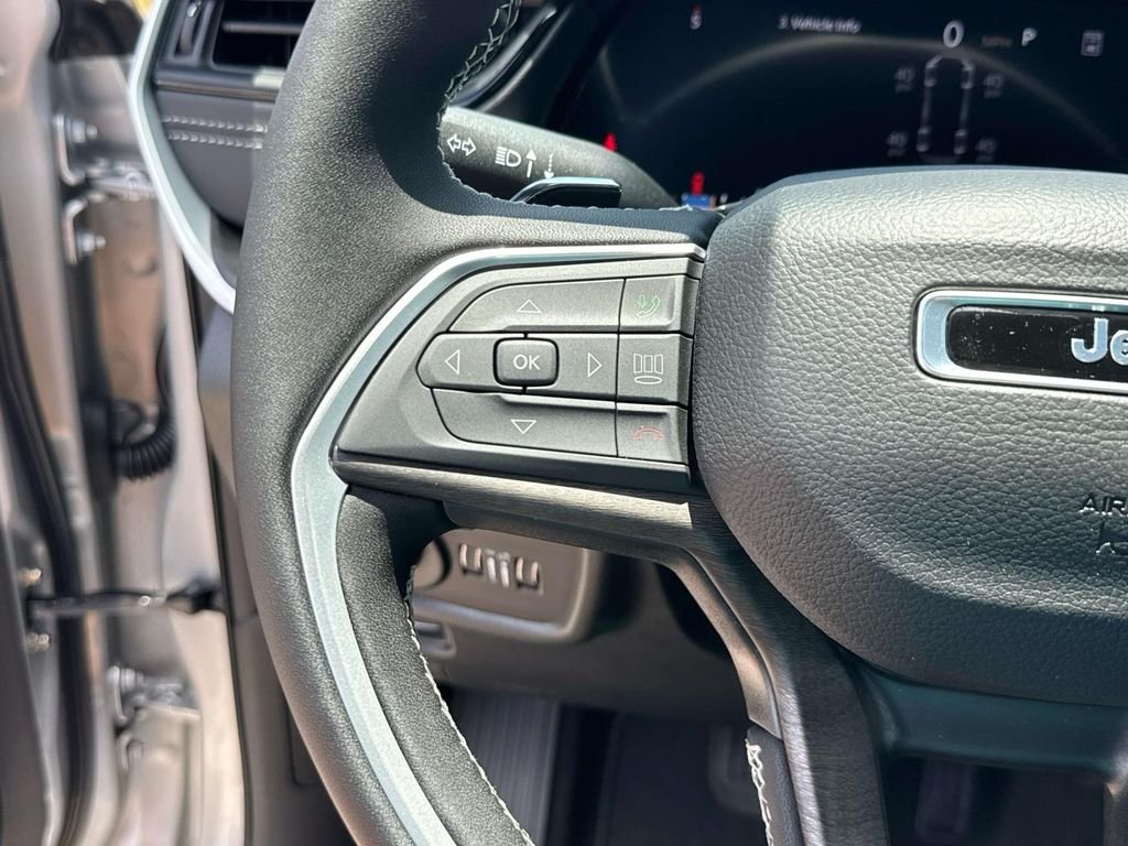 New 2026 Silver Zynith Exterior Paint Jeep Altitude image 44