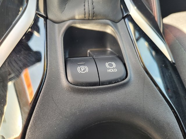 Used 2022 White Toyota LE image 26