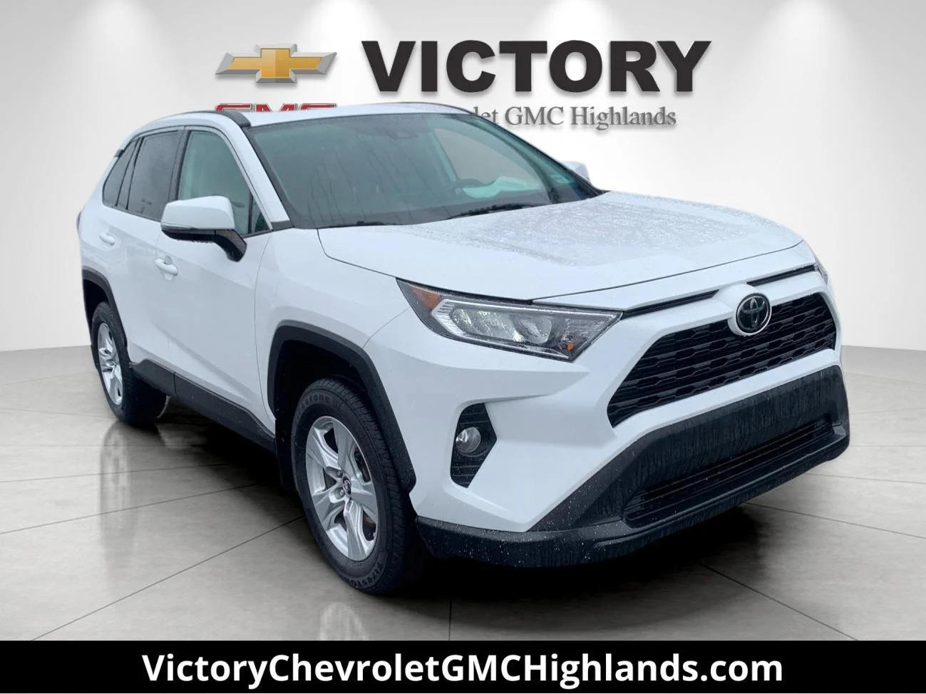Used 2019 White Toyota XLE image 1