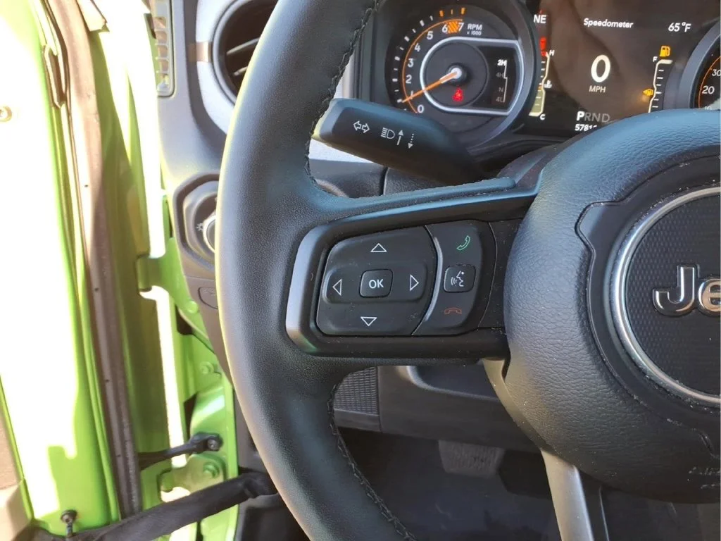 Used 2025 Green Jeep Sport S image 22