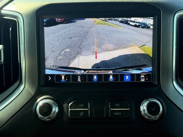 Used 2021 White GMC Denali image 22