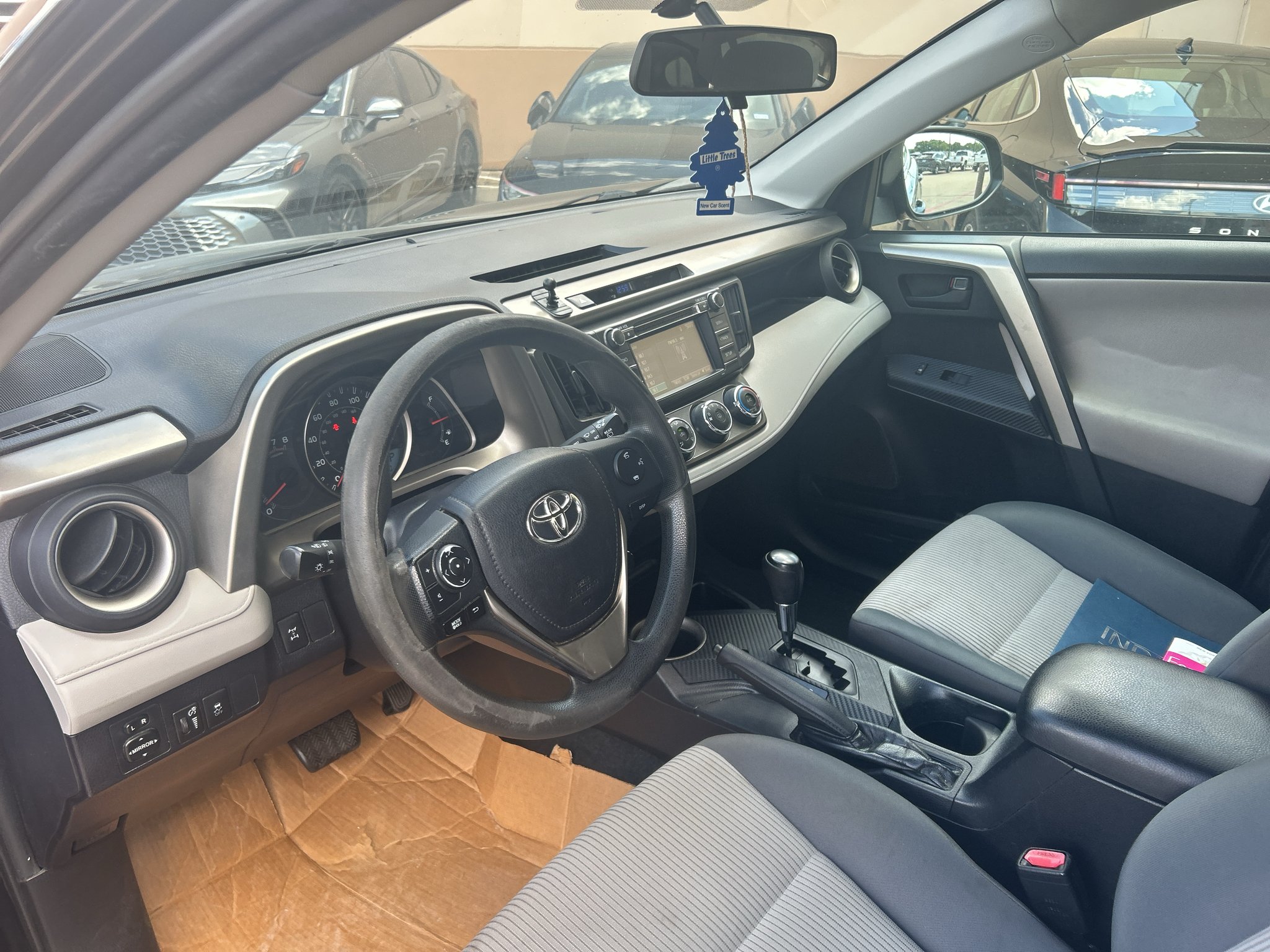 Used 2015 Black Toyota LE image 12