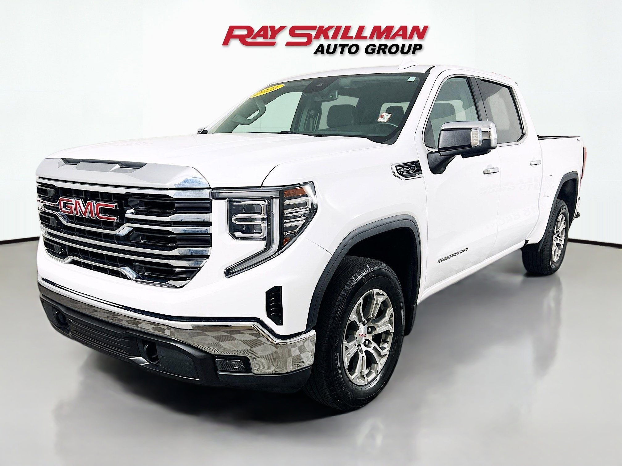 Used 2025 Summit White GMC SLT image 3