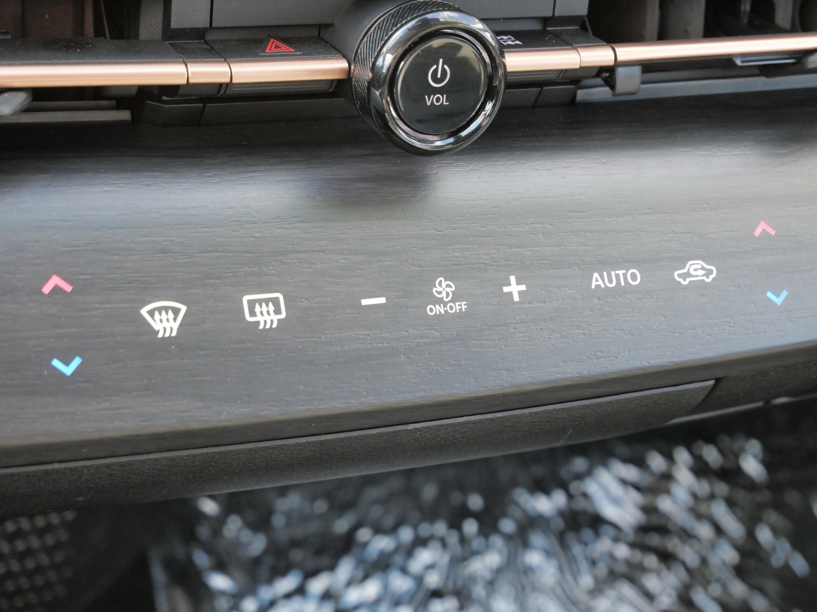 Used 2023 Gun Metallic Nissan ENGAGE image 25
