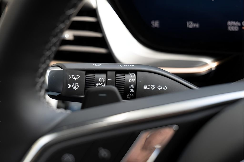 New 2026 Iridescent White Tricoat Buick Avenir image 16
