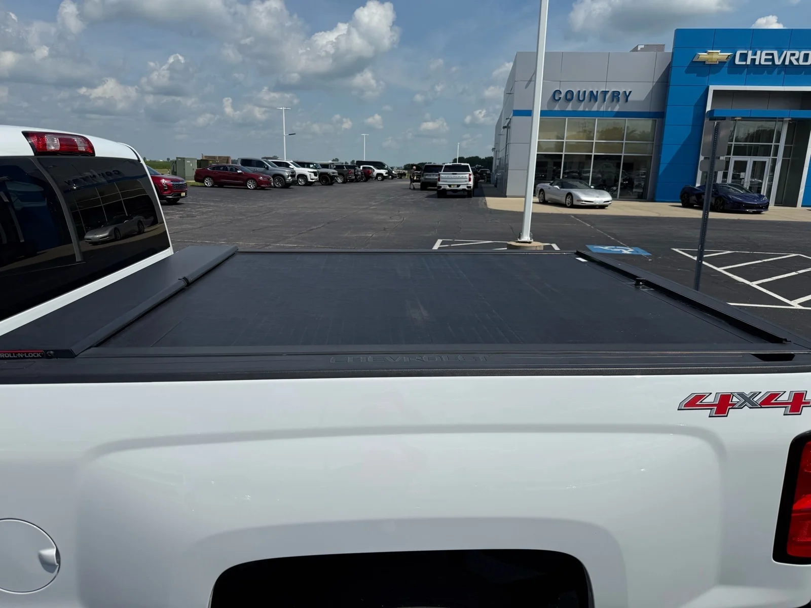 Used 2017 SUMMIT WHITE Chevrolet LT image 10