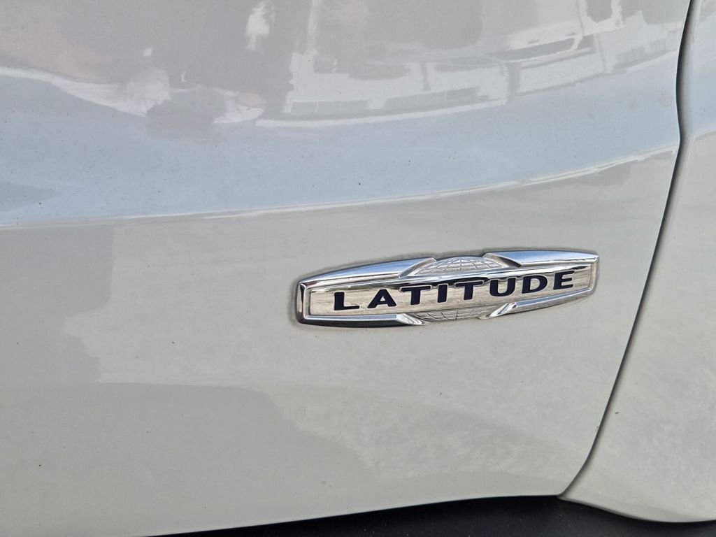 Certified Used 2022 White Jeep Latitude image 11