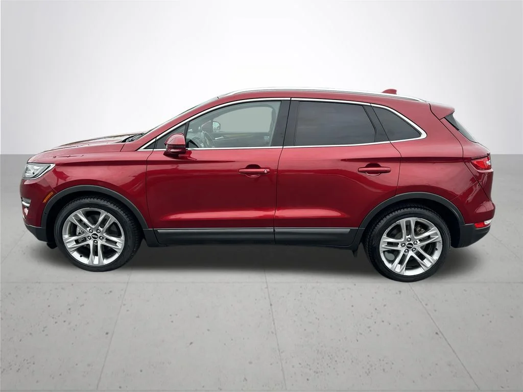 Used 2015 Red Lincoln Base image 10