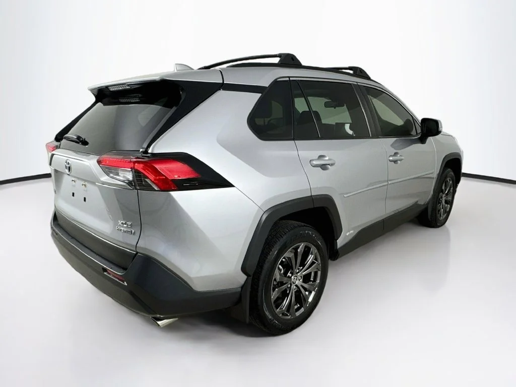 Used 2023 Silver Toyota XLE Premium image 7