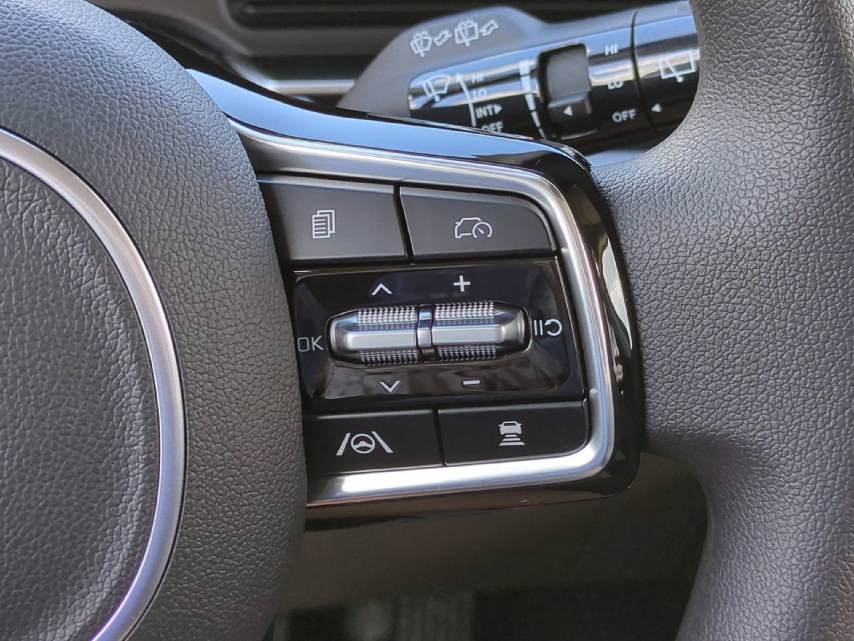 New 2026 Deep Chroma Blue Kia LX image 28