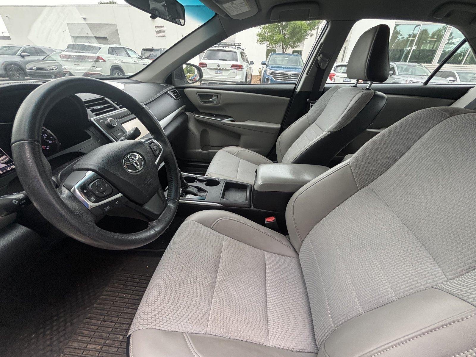 Used 2017 Blizzard Pearl Toyota SE image 11