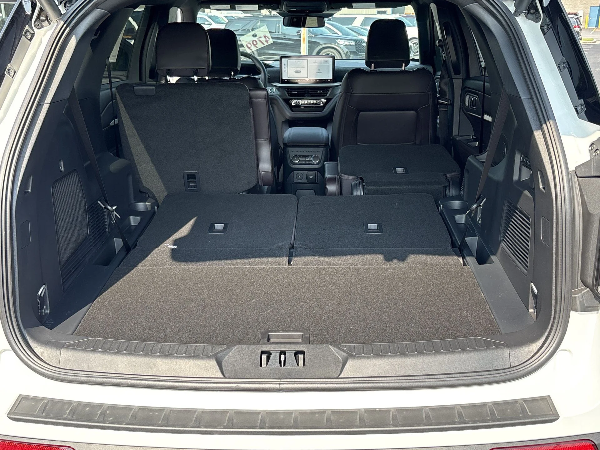 New 2026 Star White Metallic Tri-Coat Ford Platinum™ image 24