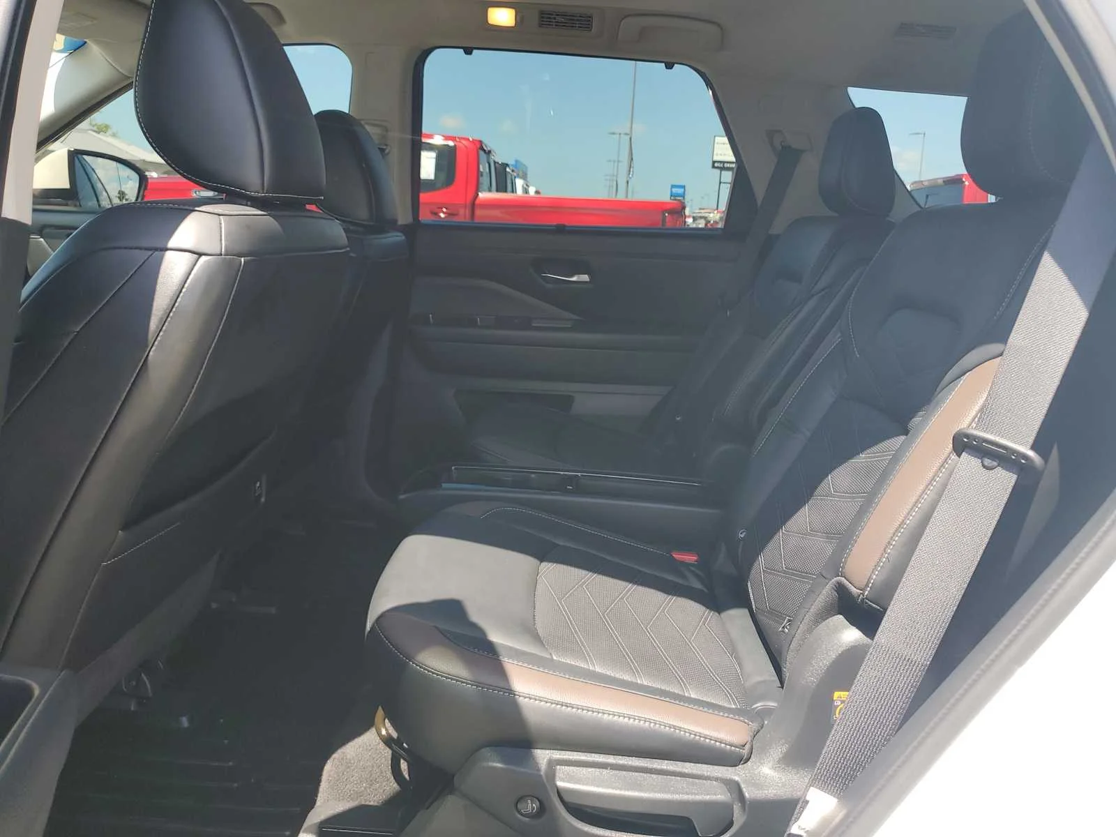 Used 2022  Nissan Platinum image 14