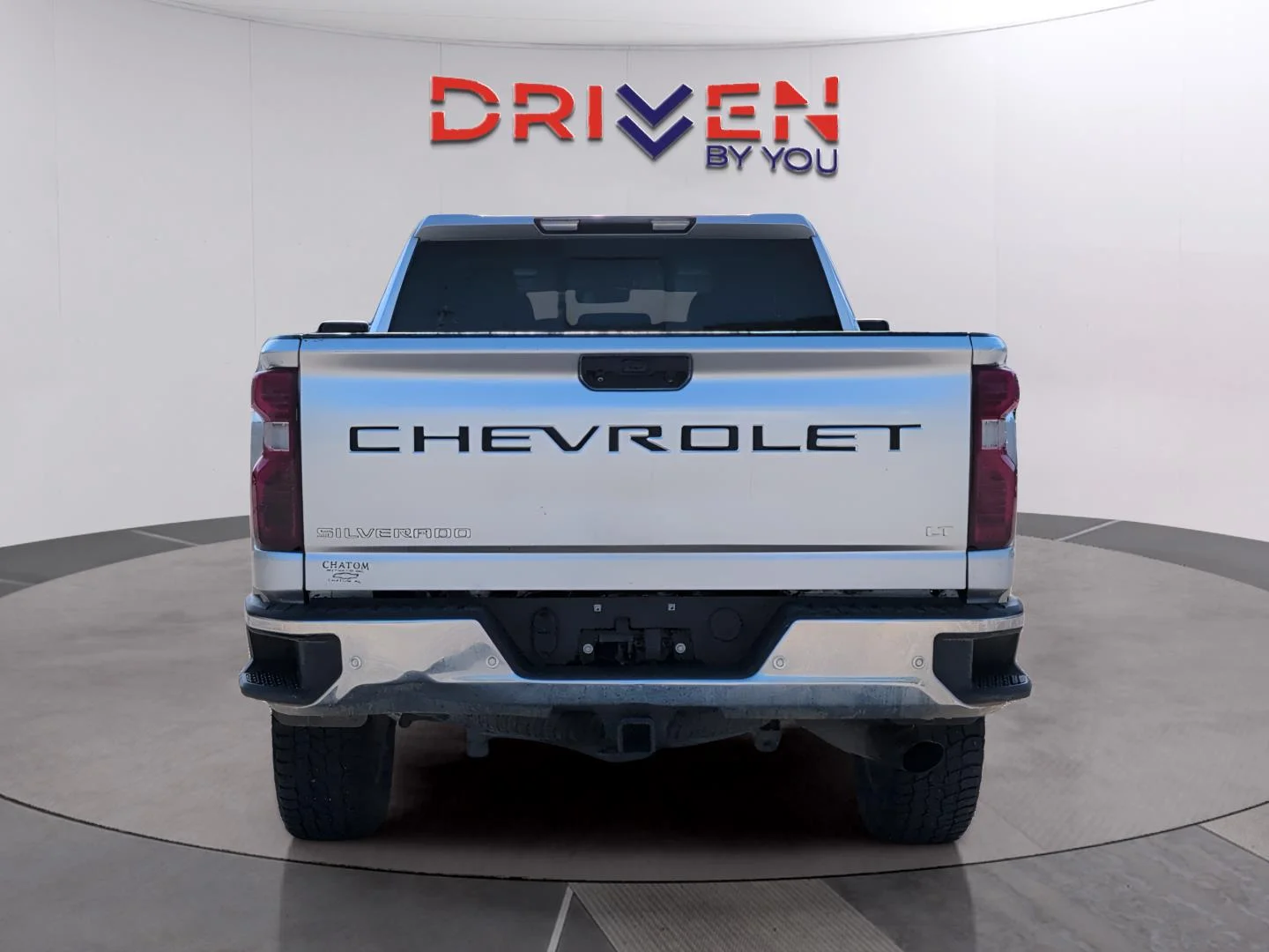 Used 2023 Silver Ice Metallic Chevrolet LT image 4