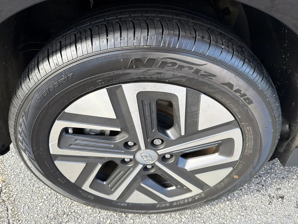 Used 2023 Black Hyundai Limited image 17