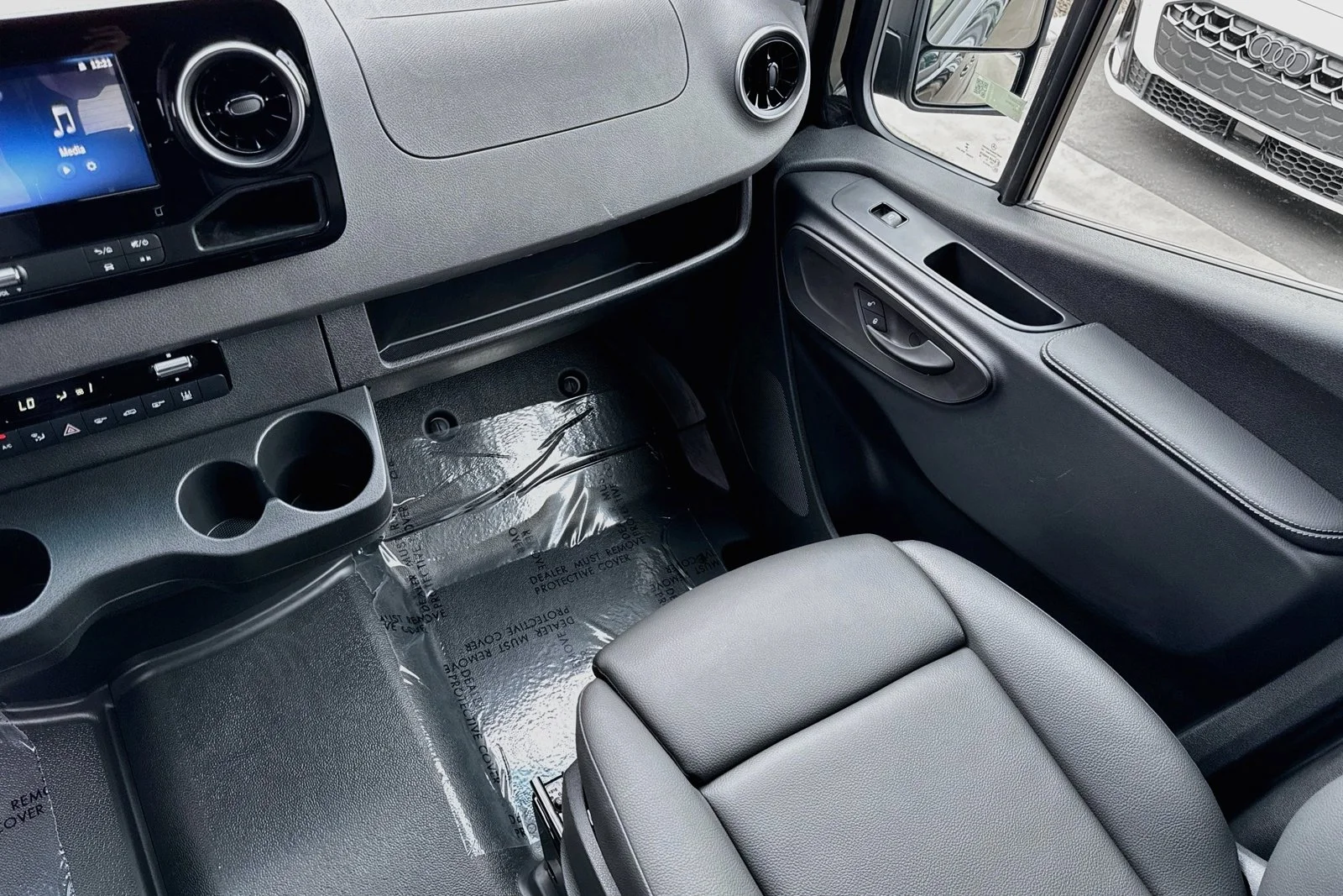Used 2025 Obsidian Black Metallic Mercedes-Benz  image 21
