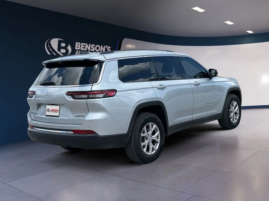 Used 2022 Silver Jeep Limited image 5