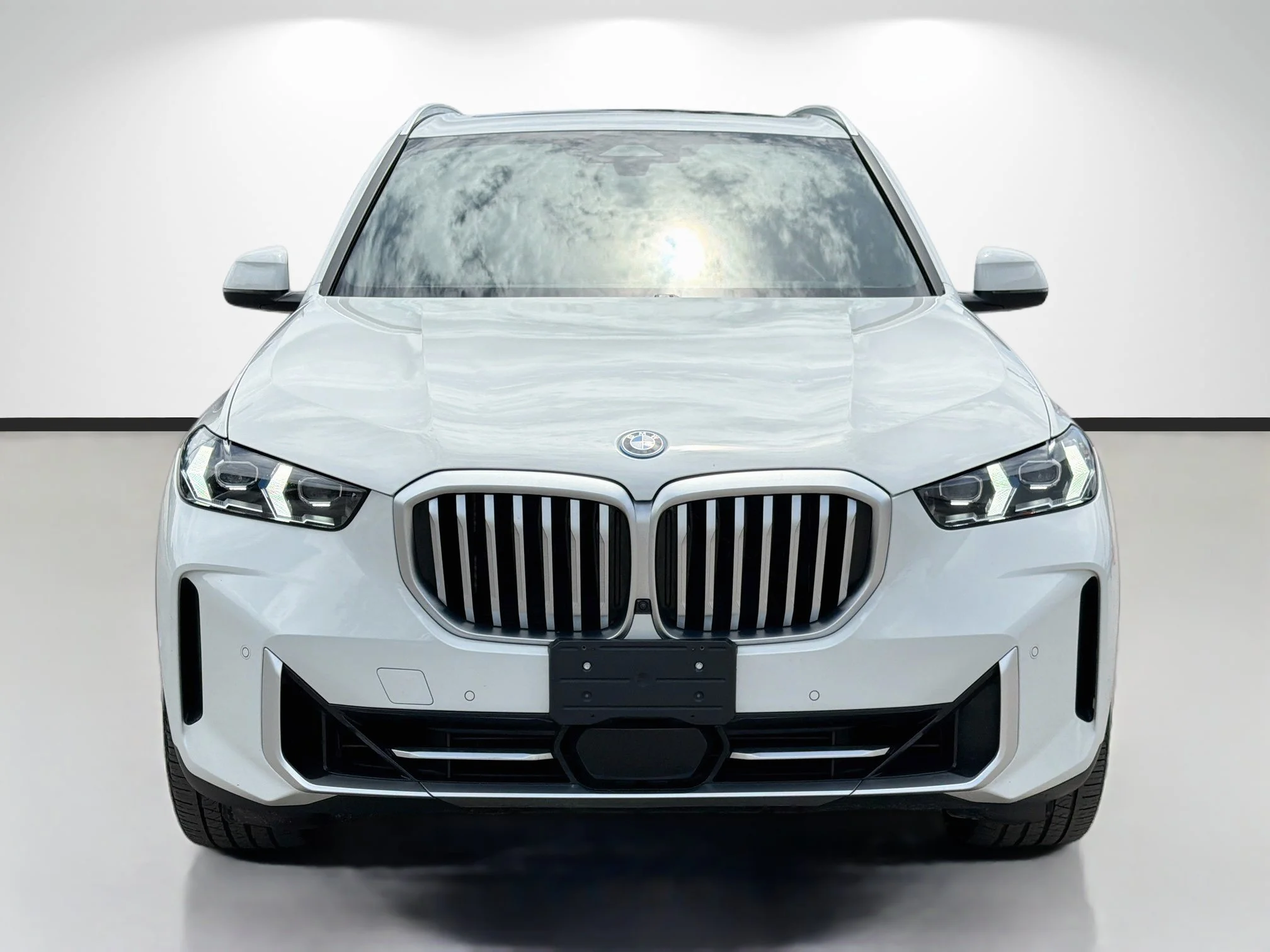 Used 2024 Alpine White BMW xDrive50e image 8