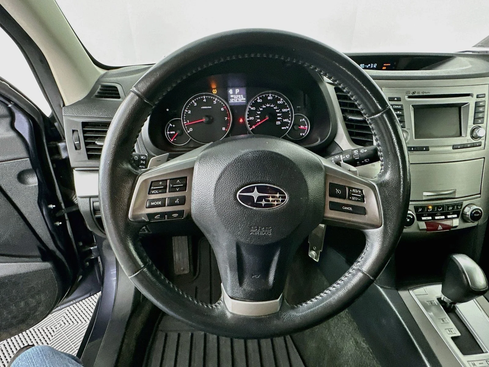 Used 2014 Carbide Gray Metallic Subaru 2.5i Premium image 11