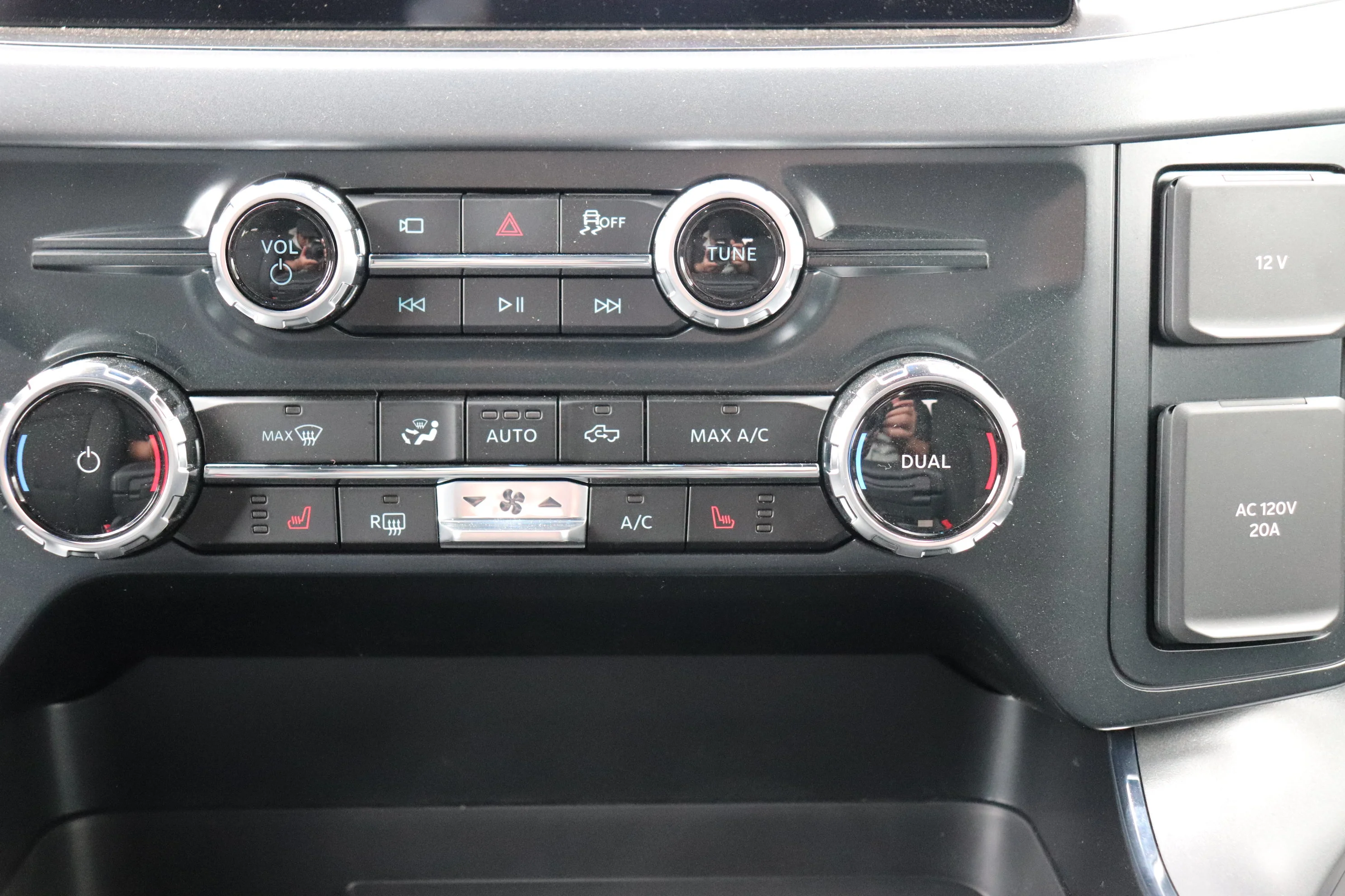 New 2026 Avalanche Ford XLT image 16