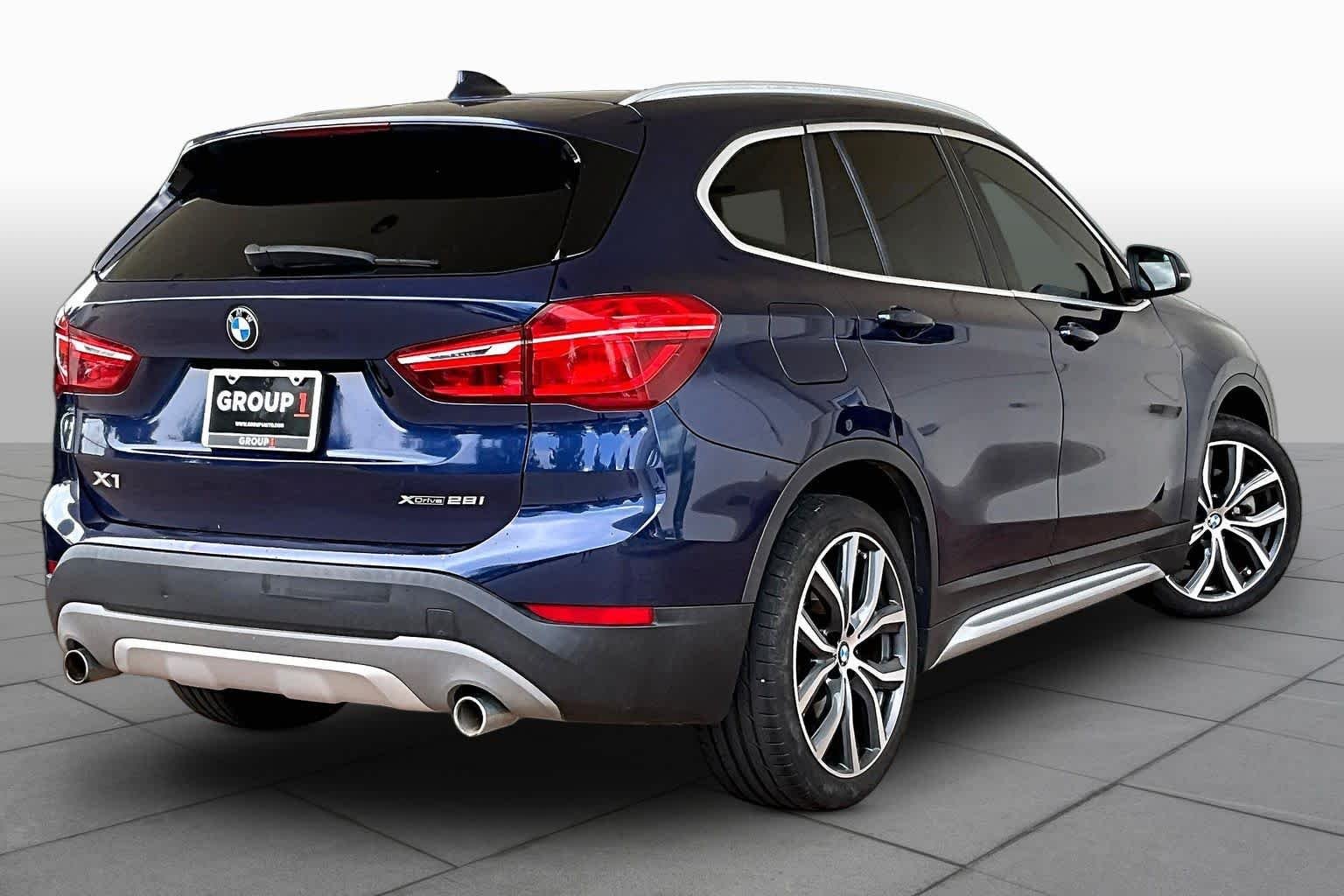 Used 2018 Mediterranean Blue Metallic BMW xDrive28i image 12