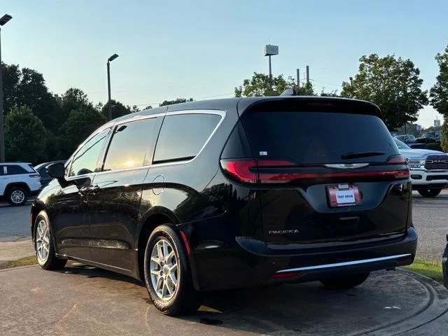 Used 2024 Black Chrysler Touring L image 5