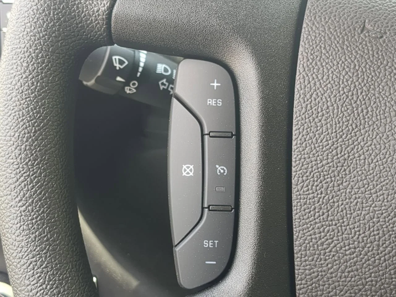 2025 GMC Savana Cargo Work Van - Photo 31