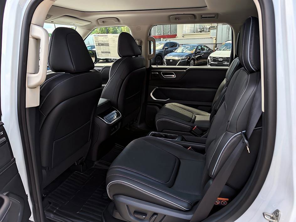 New 2026 Radiant White INFINITI LUXE image 12