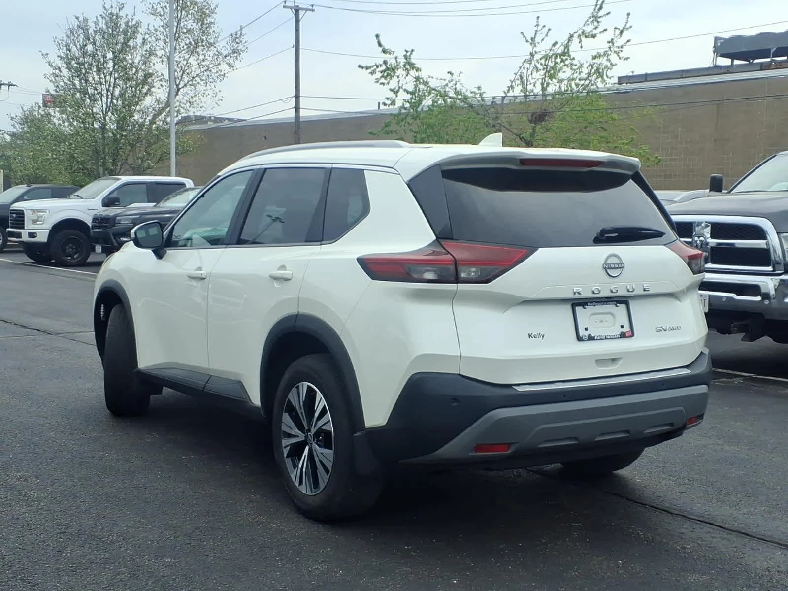 Certified Used 2023 Pearl White Tricoat Nissan SV image 7