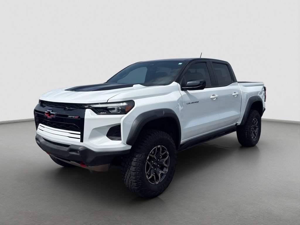 Summit White 2024 Chevrolet Colorado Pickup Truck Four-Wheel Drive 8-Speed Automatic