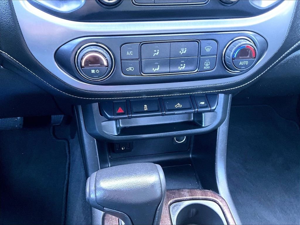 Used 2020 Gray GMC SLE1 image 26