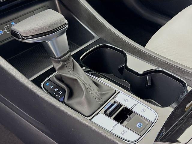 New 2026 White Hyundai SEL FWD image 25