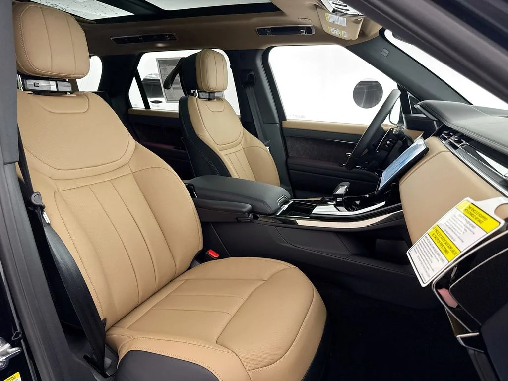New 2026 Santorini Black Land Rover Dynamic SE image 30