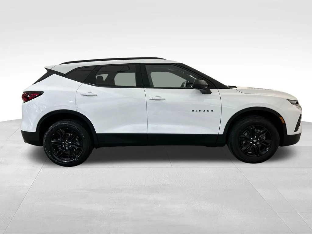 Used 2022 White Chevrolet LT image 6