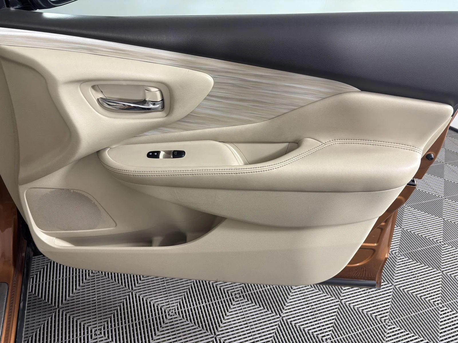Used 2017 Pacific Sunset Metallic Nissan Platinum image 24