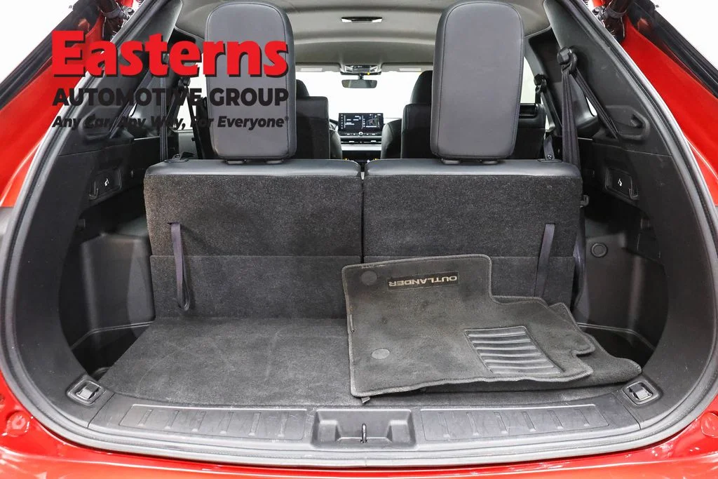 Used 2025 Red Mitsubishi SE image 9