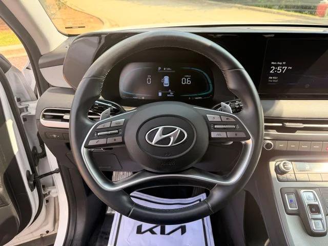 Used 2023 White Hyundai SEL image 14