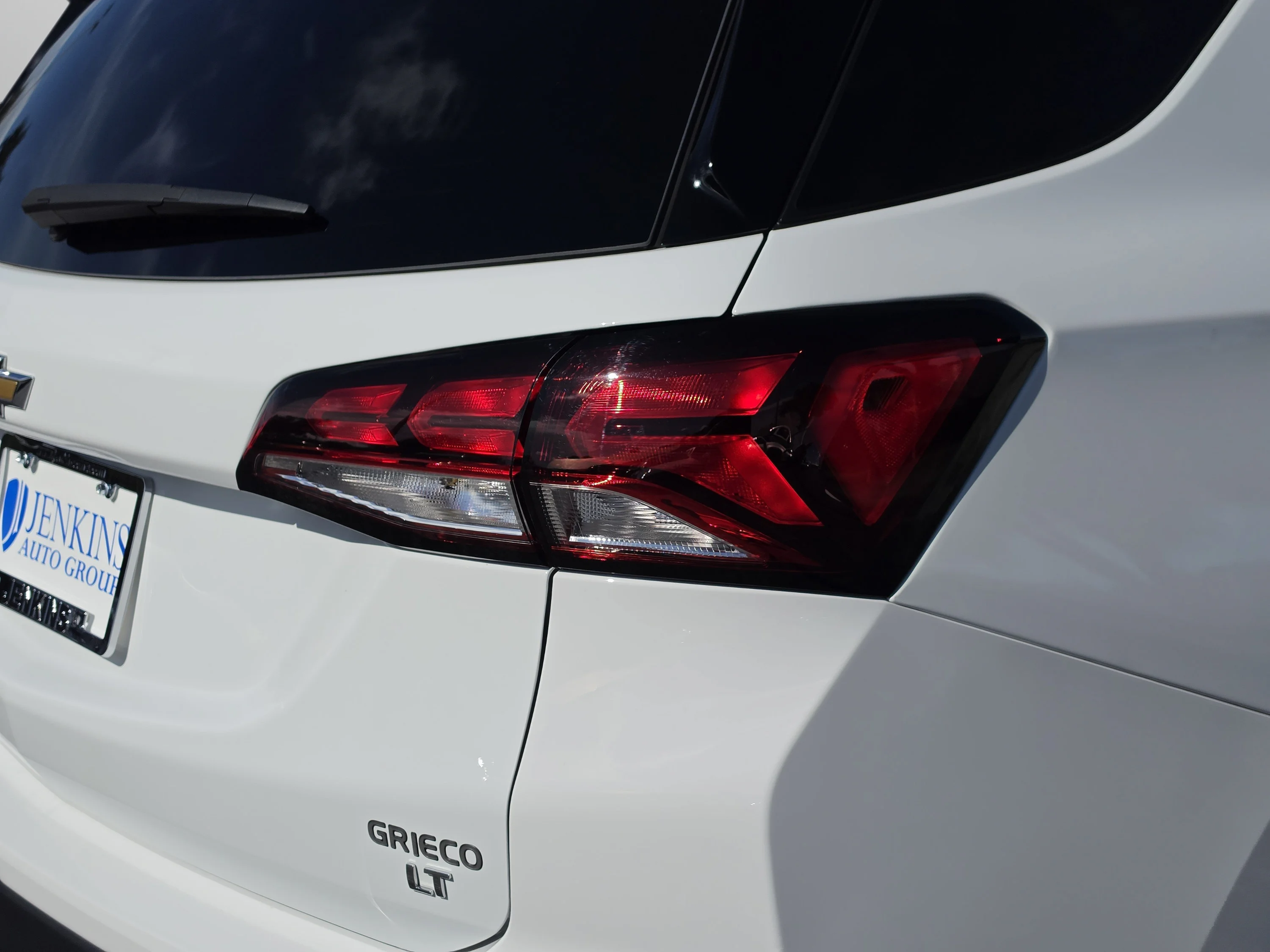 Used 2024 Summit White Chevrolet LT image 14