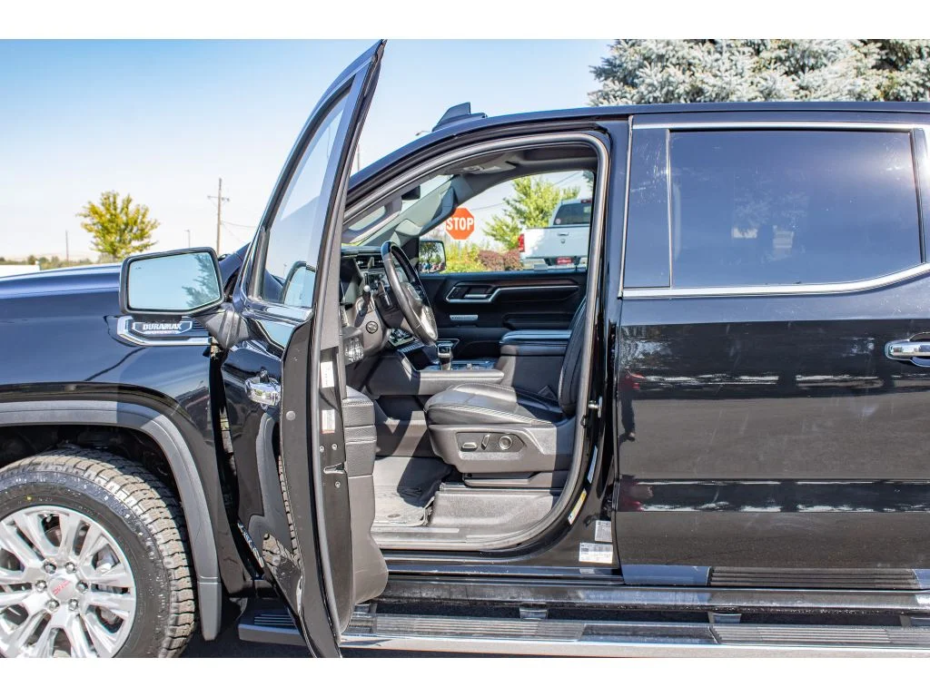 Used 2024 Onyx Black GMC Denali image 30
