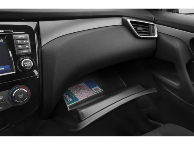 Used 2015 Cayenne Red Nissan SV image 20
