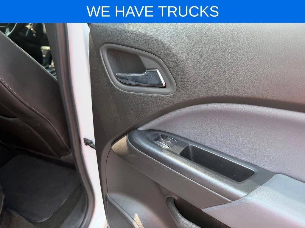 Used 2017 White Chevrolet Z71 image 36