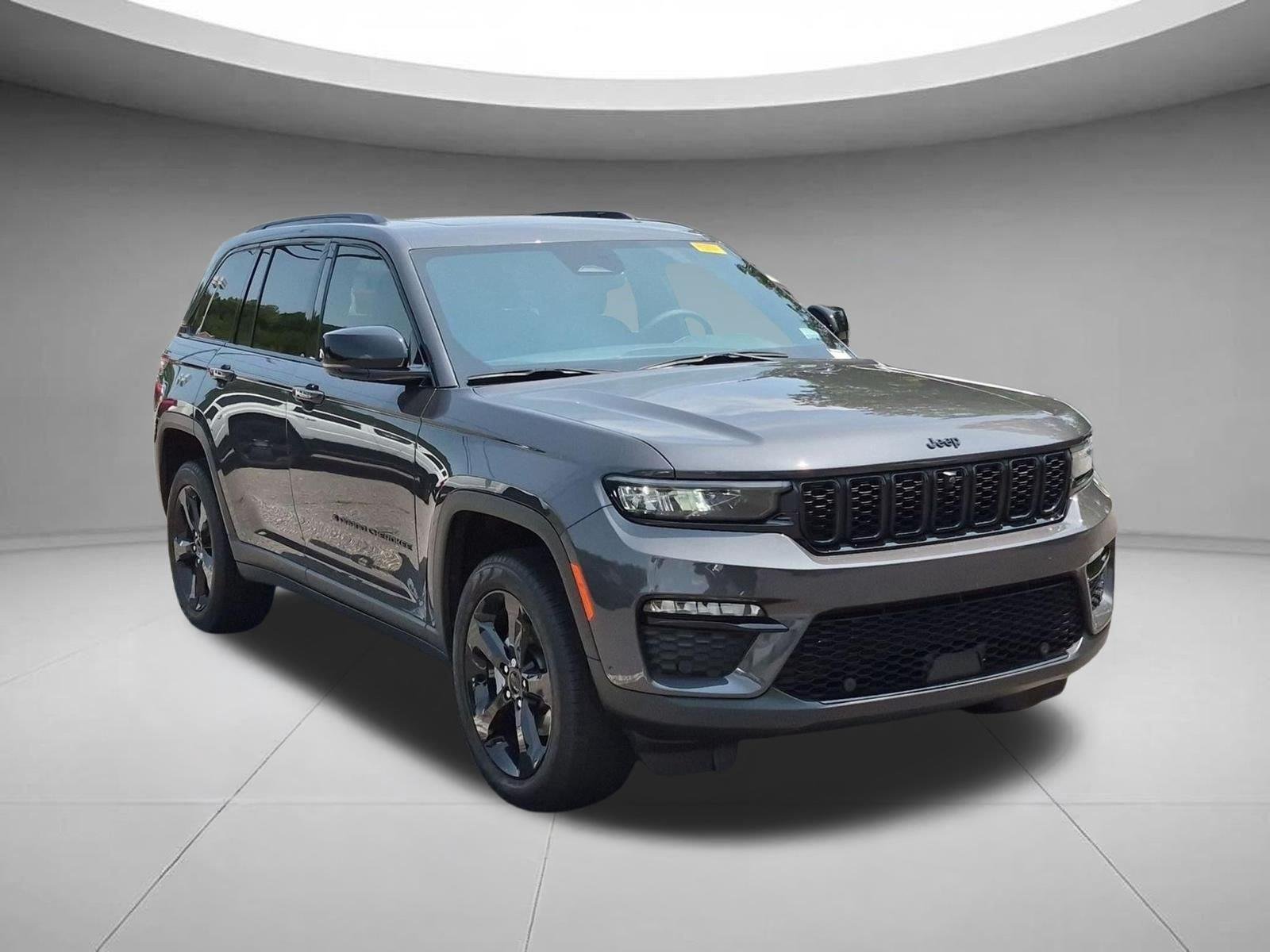Used 2025 Baltic Gray Metallic Clearcoat Jeep Limited image 7