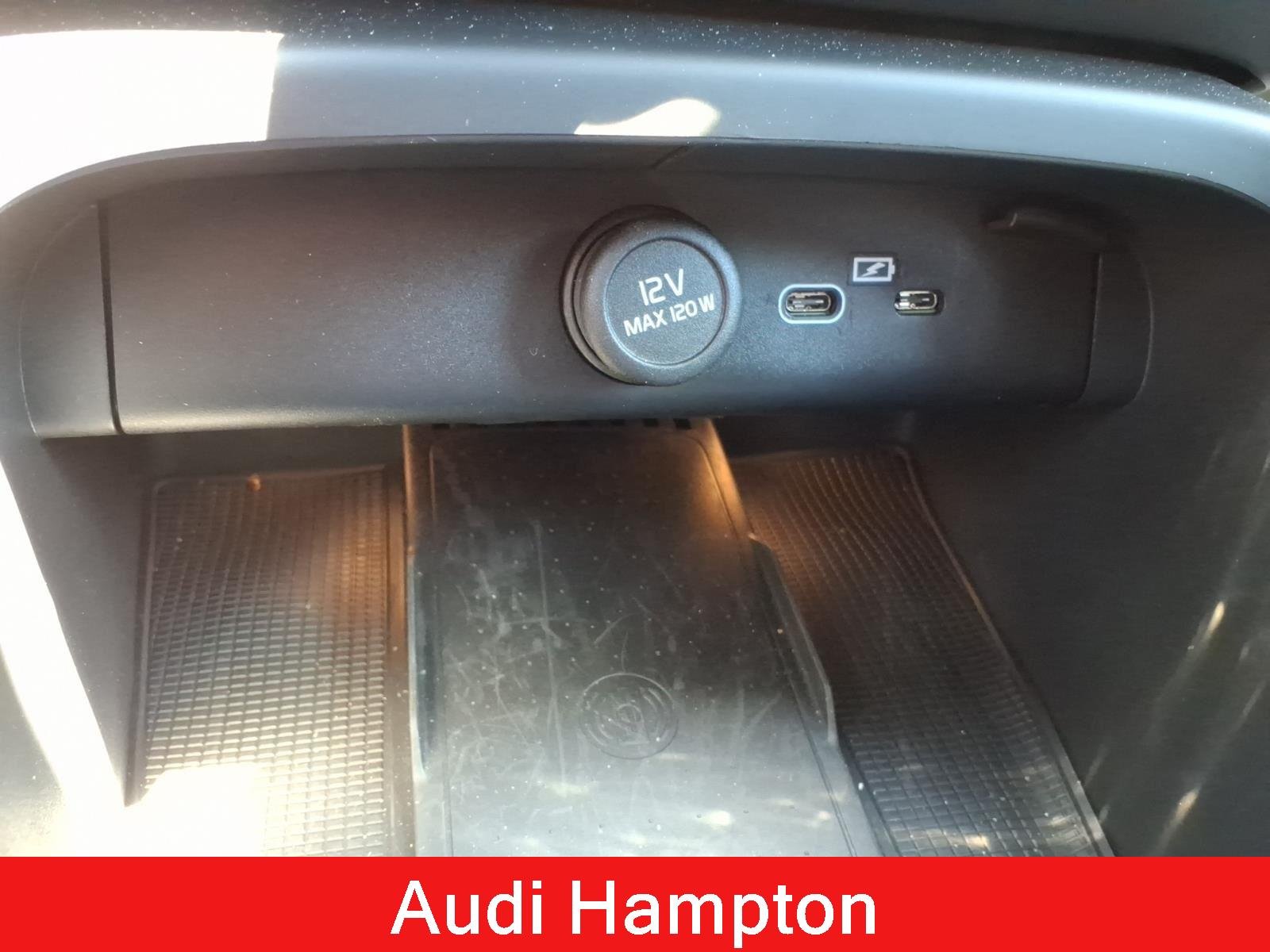 Used 2024 Vapor Grey Metallic Volvo Ultimate Bright Theme image 29
