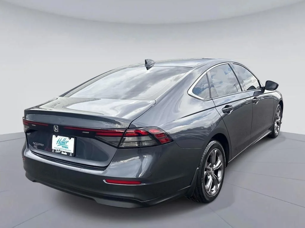 Used 2023  Honda EX image 2