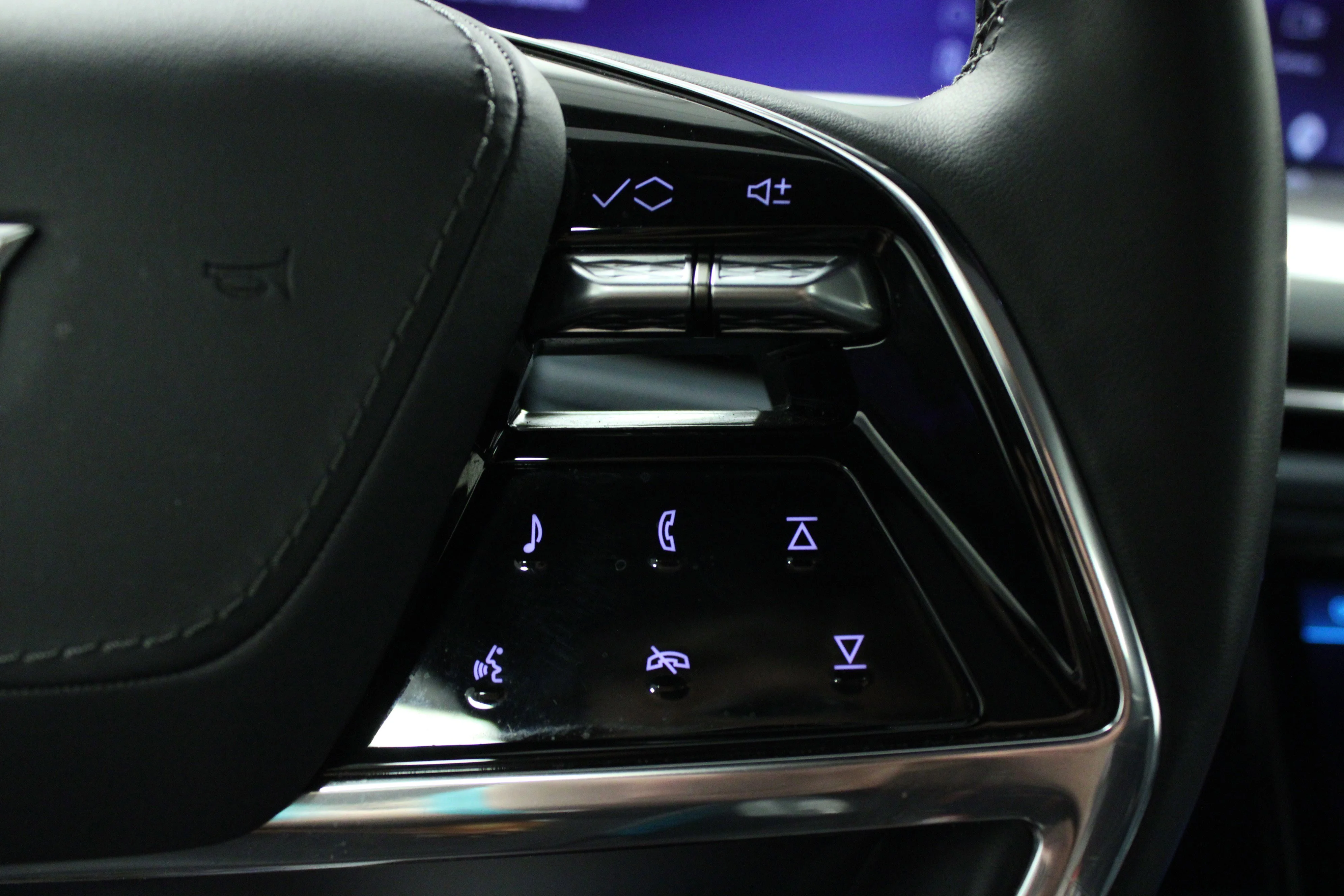 Used 2025 Summit White Cadillac Luxury 2 image 22