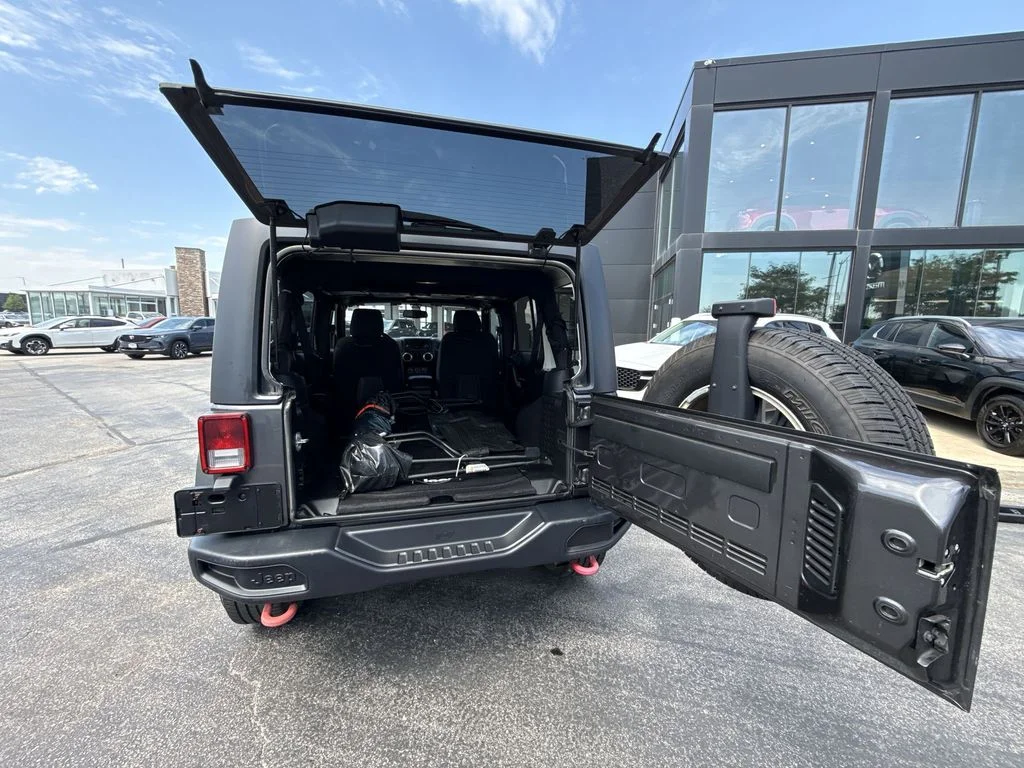 Used 2017 Gray Jeep Unlimited Rubicon image 22