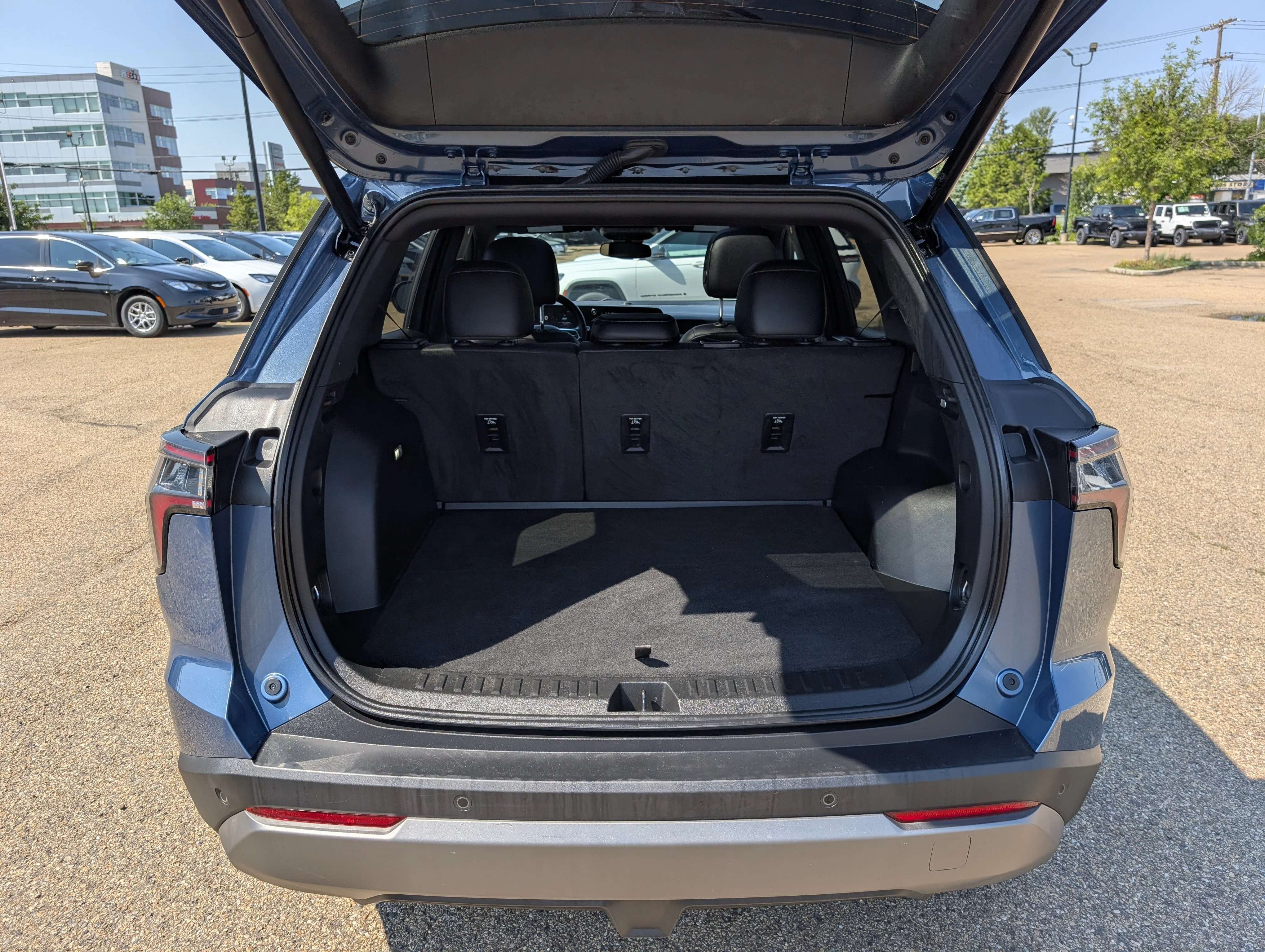 Used 2025 Lakeshore Blue Chevrolet AWD LT image 6